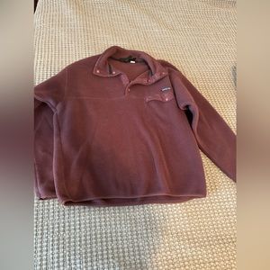 Unisex Patagonia pullover. Size large